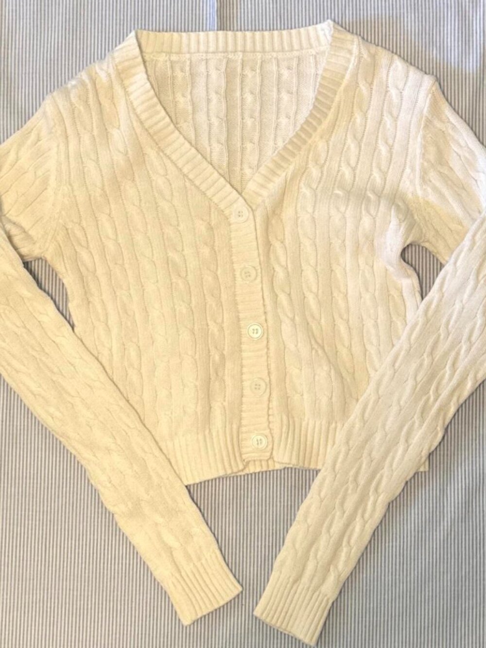 White Cable Knit Cropped Cardigan V‑Neck Button Front Sweater